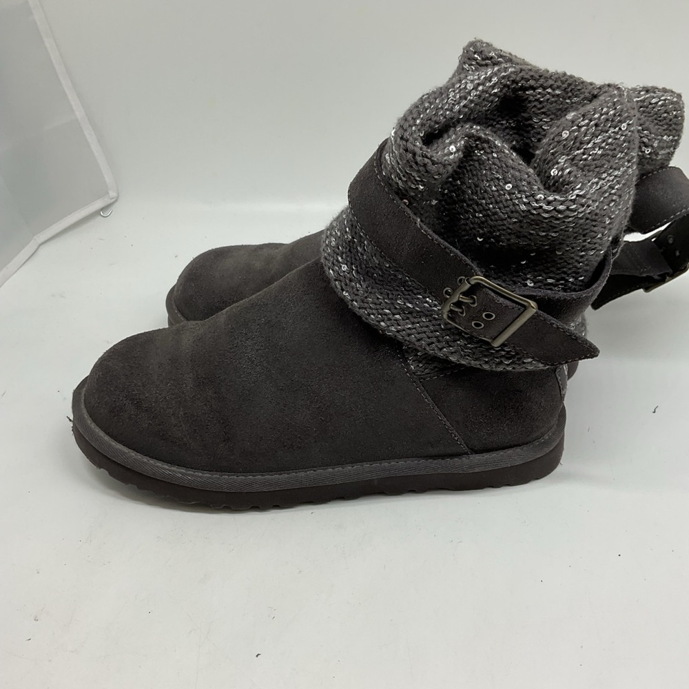 UGG Cambridge Boot Size 8 BE